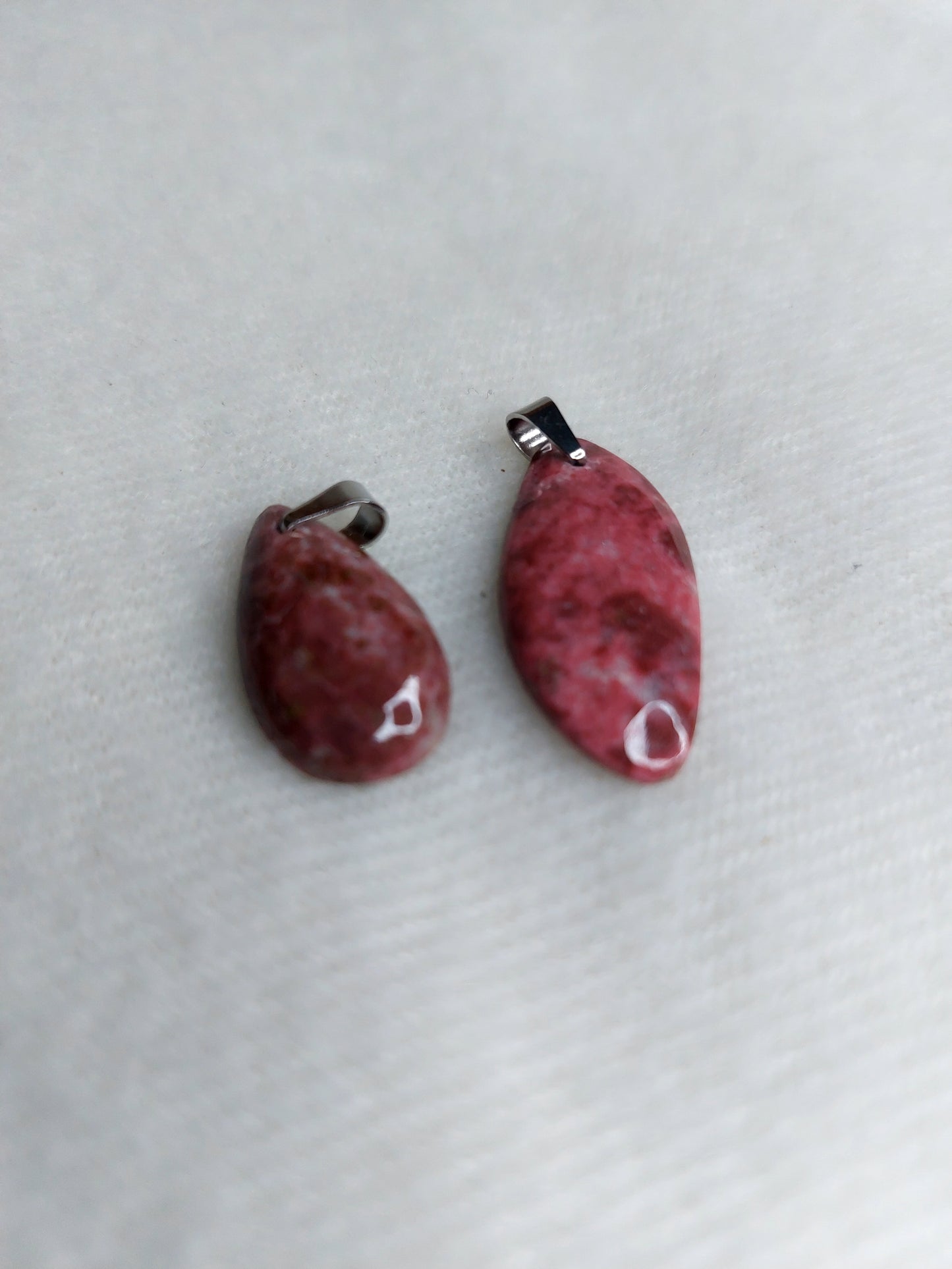 Thulite pendentit